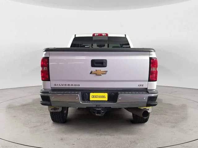 Used 2019 IRIDESCENT PEARL TRICOAT Chevrolet LTZ image 4