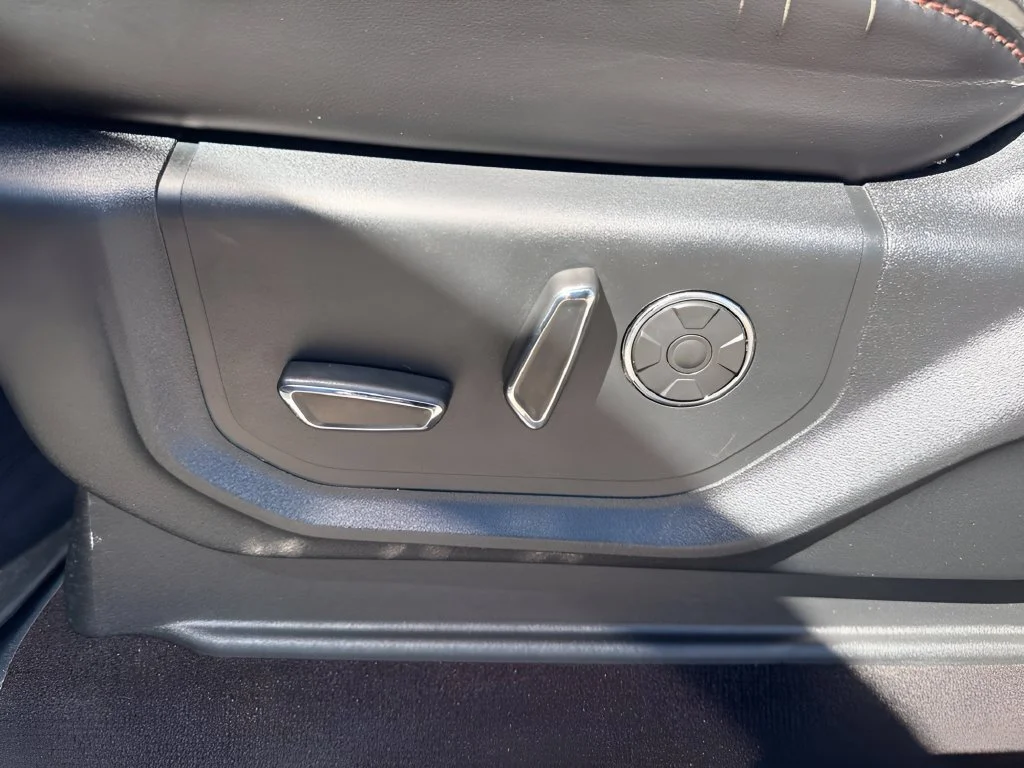 Used 2019  Ford XL image 11