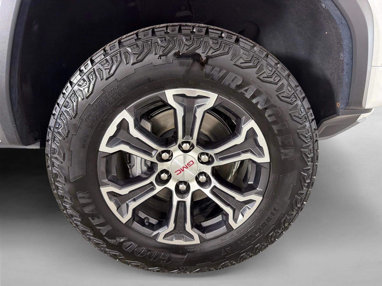 Used 2025 Summit White GMC 4WD AT4 image 13