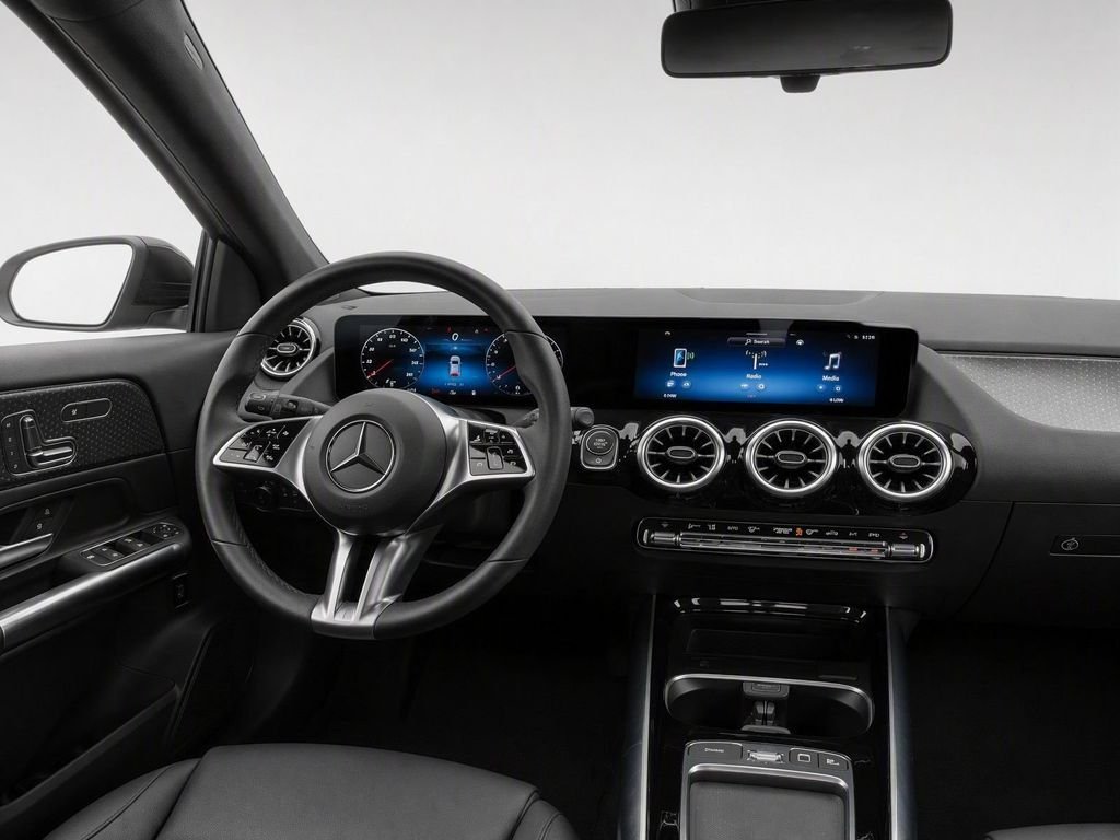 Used 2025  Mercedes-Benz GLA 250 image 34