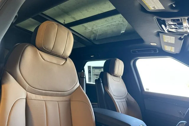 New 2026 Charente Grey Land Rover Dynamic SE image 16