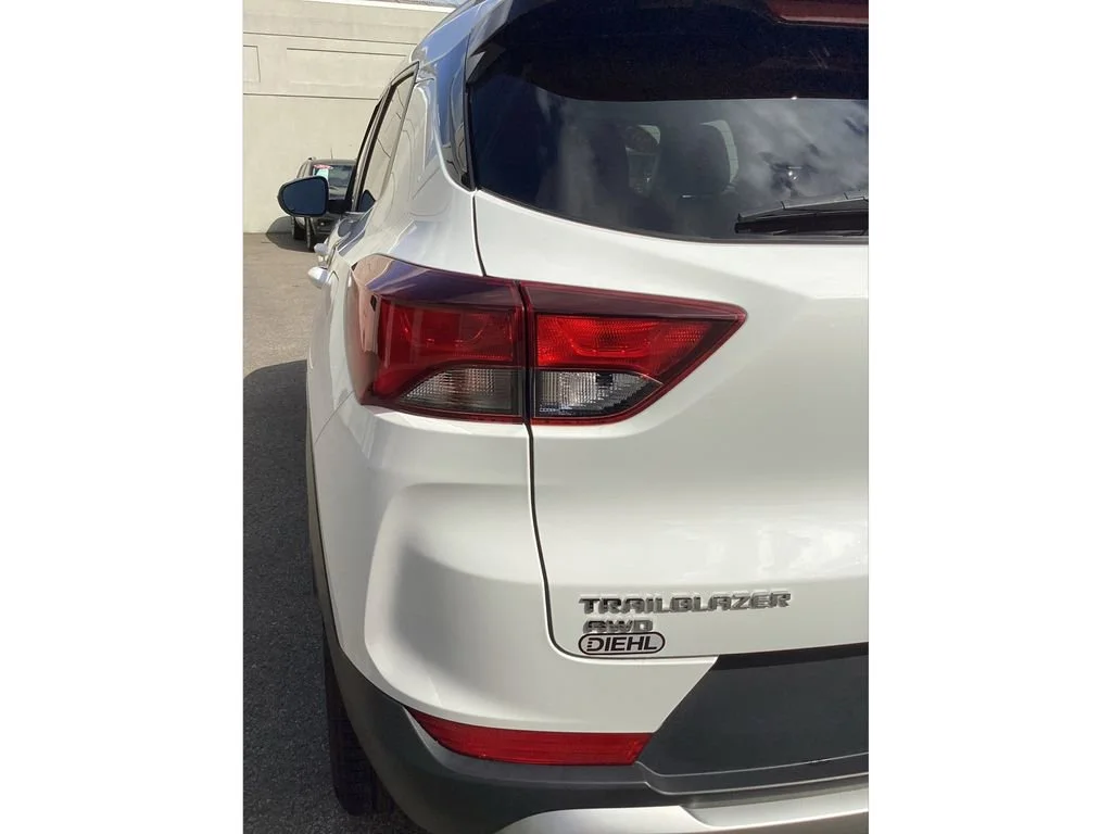 Used 2023 Summit White Chevrolet LT image 30