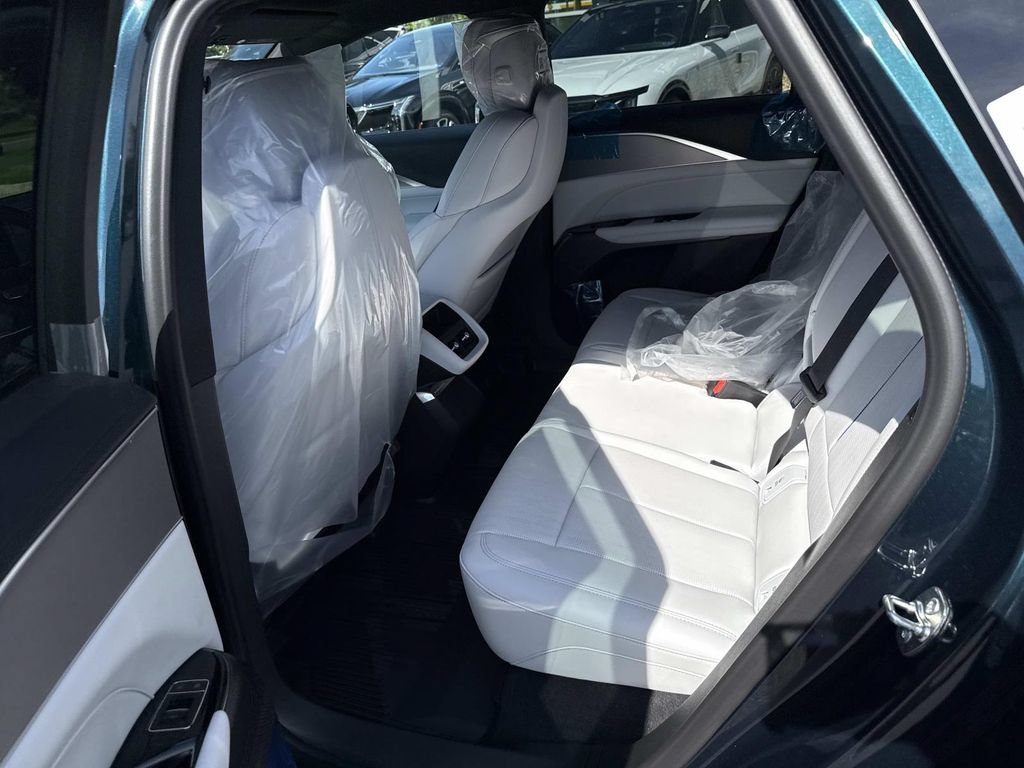 2027 Cadillac LYRIQ Luxury - Photo 9