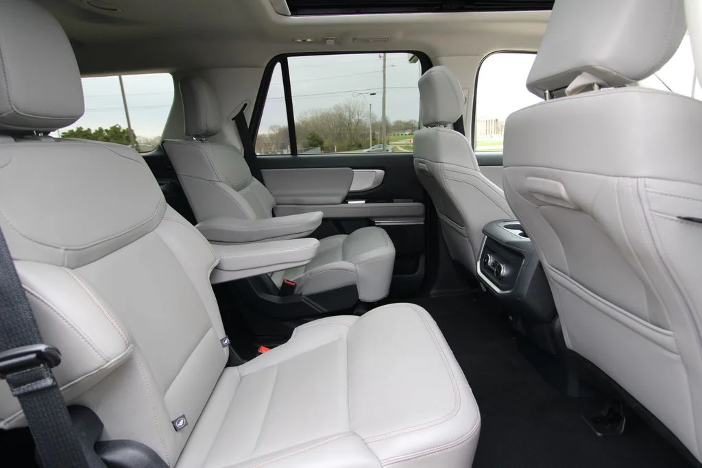 Used 2025 Space Silver Ford Active image 9