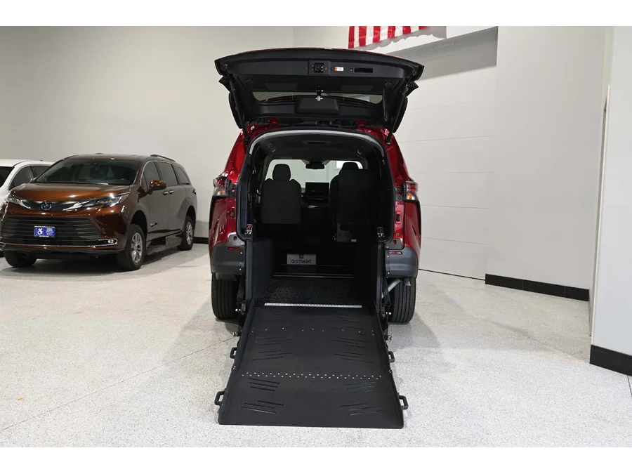 2026 Toyota Sienna LE - Photo 19