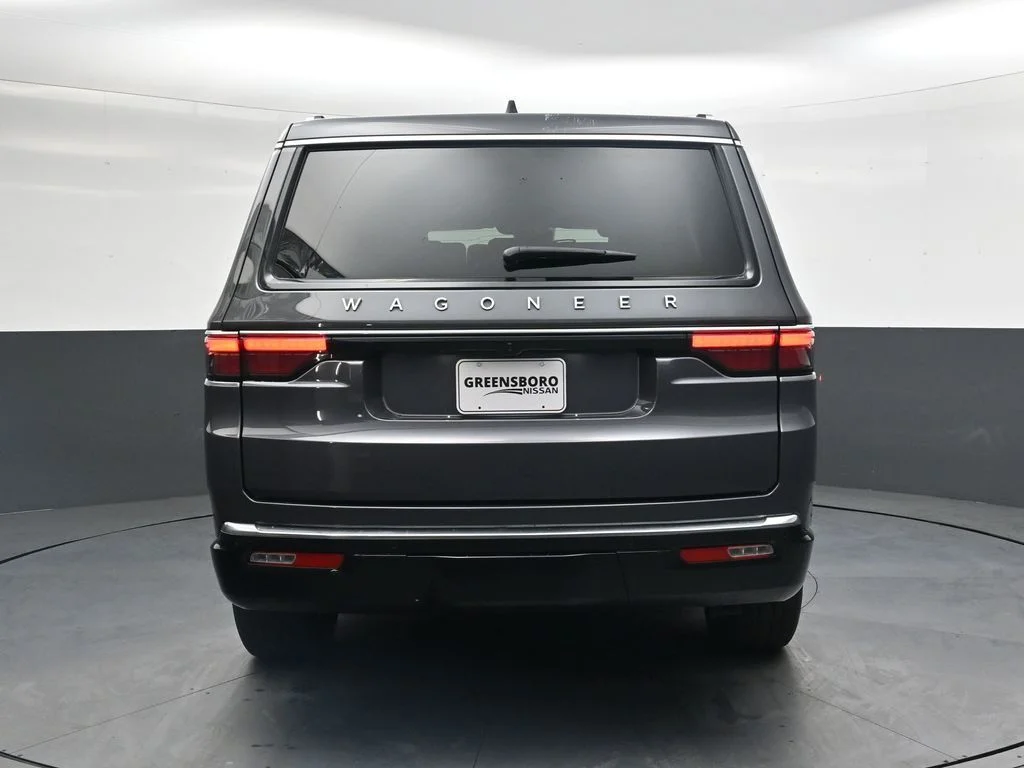 Used 2024 Gray Jeep Base image 7