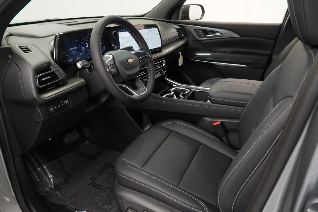 New 2027 Sterling Gray Metallic Chevrolet LT image 19