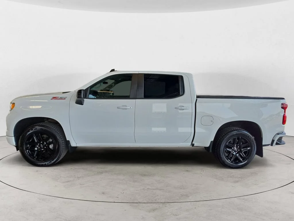 Used 2024 Summit White Chevrolet RST image 8