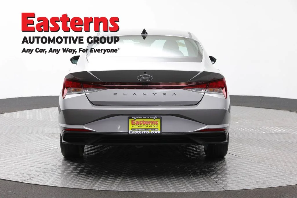 Used 2023 Silver Hyundai SEL image 6