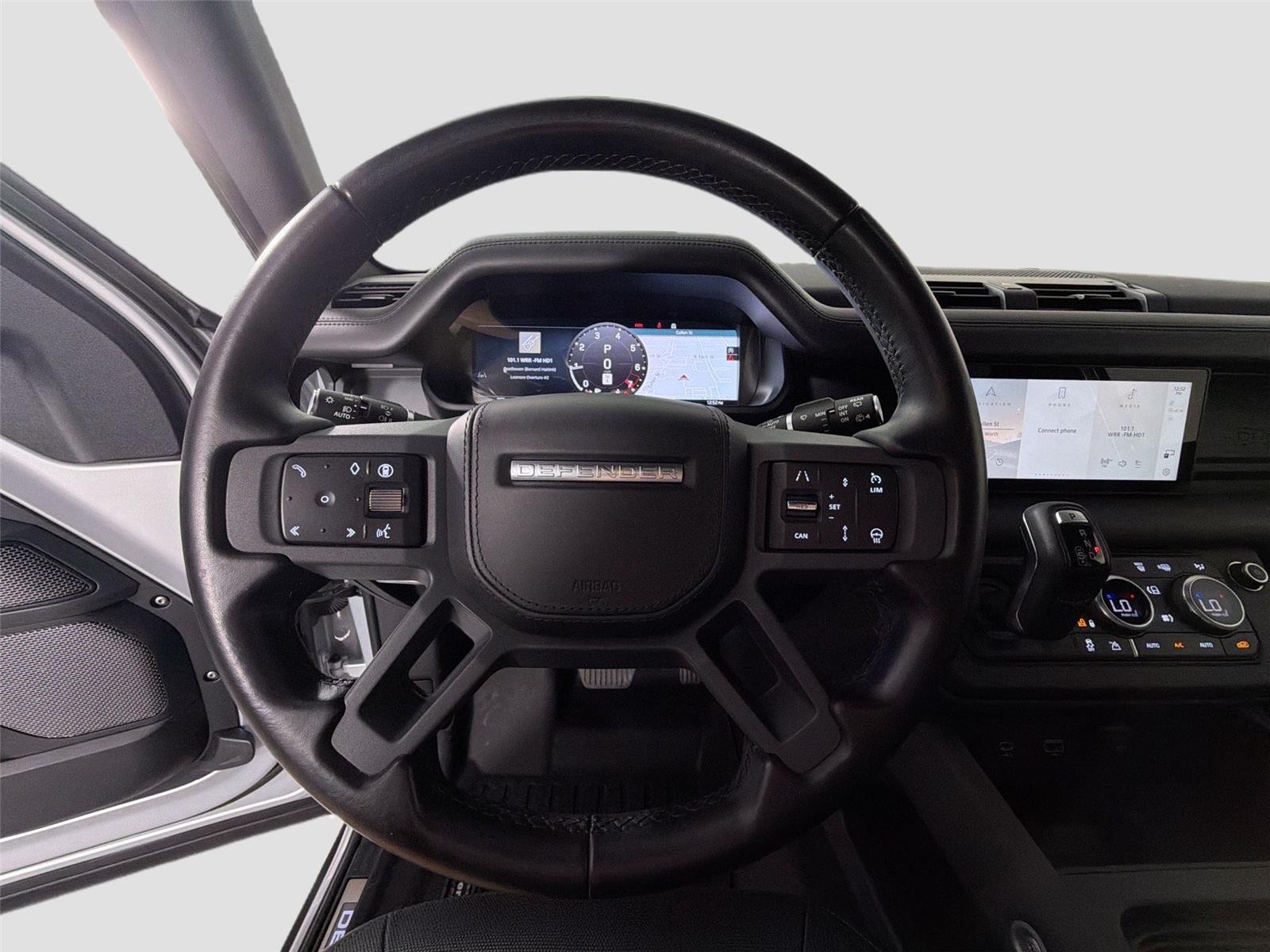 Used 2024 Hakuba Silver Land Rover X-Dynamic SE image 11