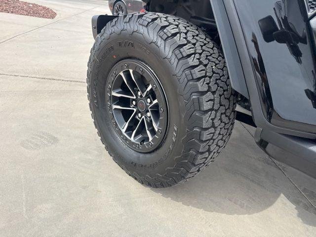 New 2026 Black Clear-Coat Exterior Paint Jeep Rubicon image 8
