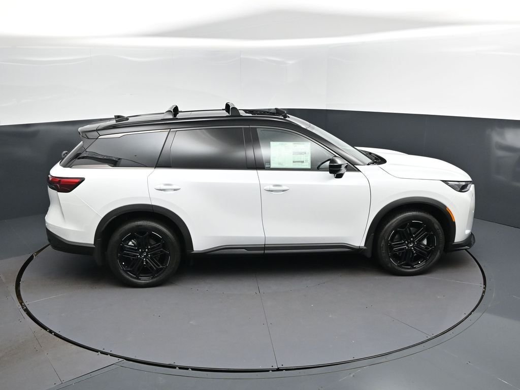 New 2027 2T RAD WHT INFINITI Sport AWD image 37