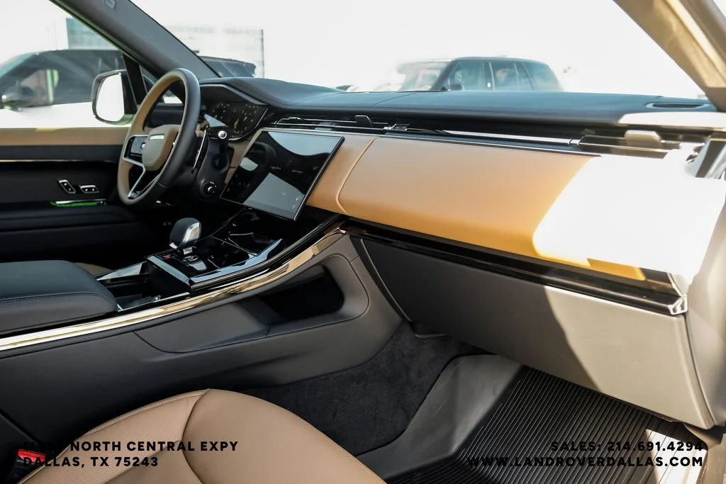 New 2026 Fuji White Land Rover Dynamic SE image 12