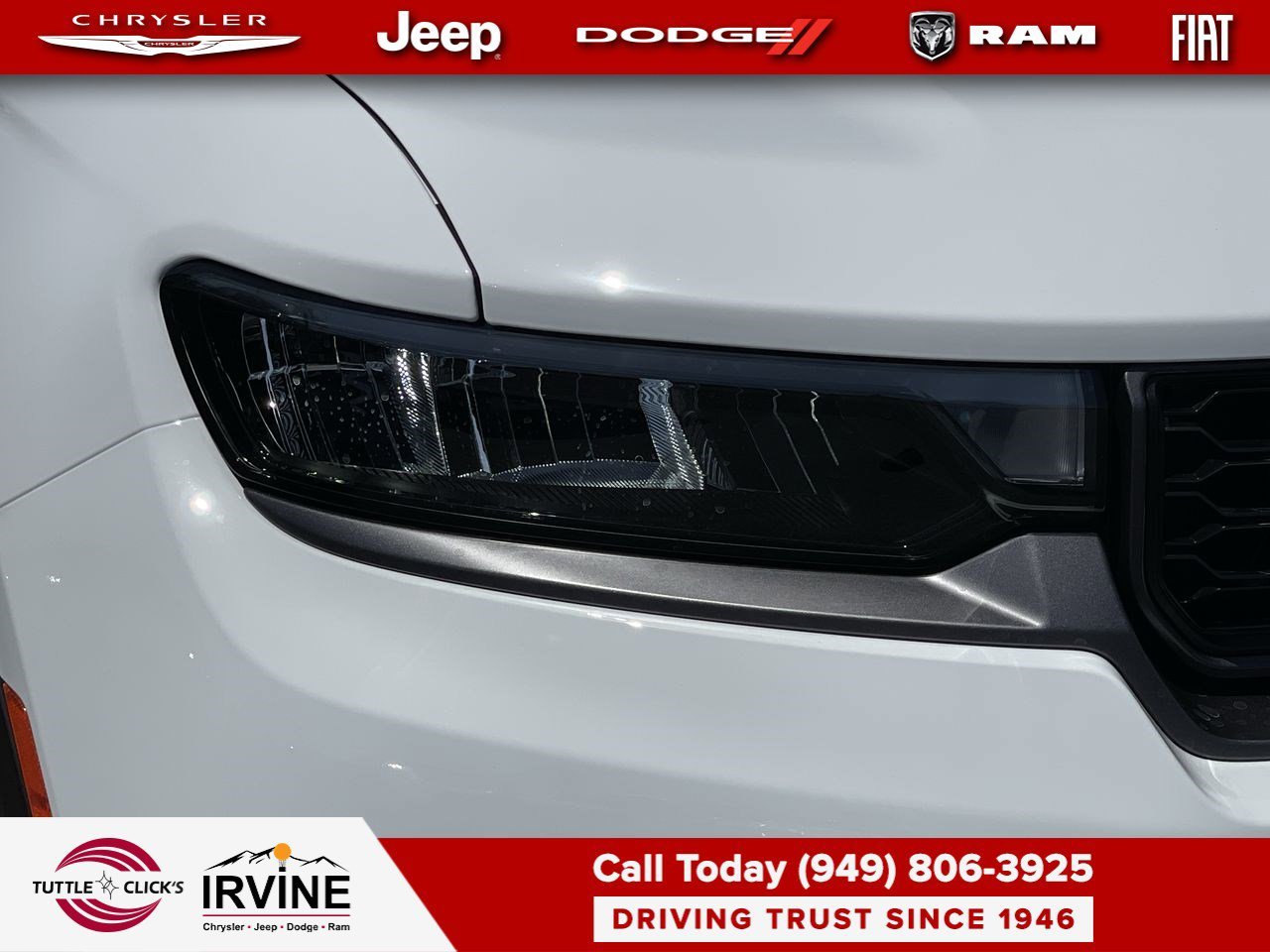 New 2026 Bright White Clear-Coat Exterior Paint Jeep Laredo Altitude image 7