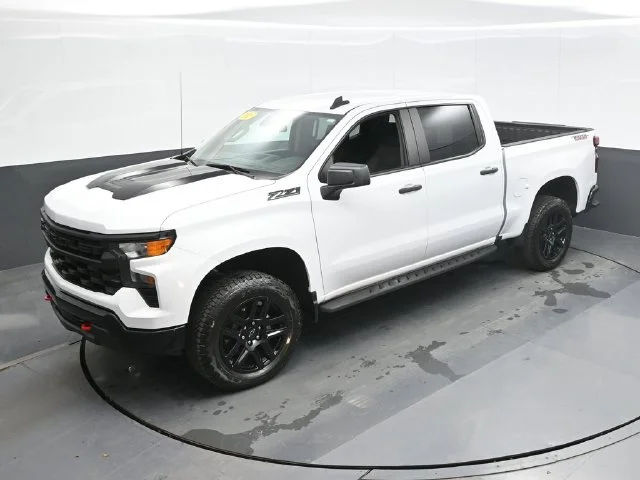 Used 2025 Summit White Chevrolet Custom Trail Boss image 13