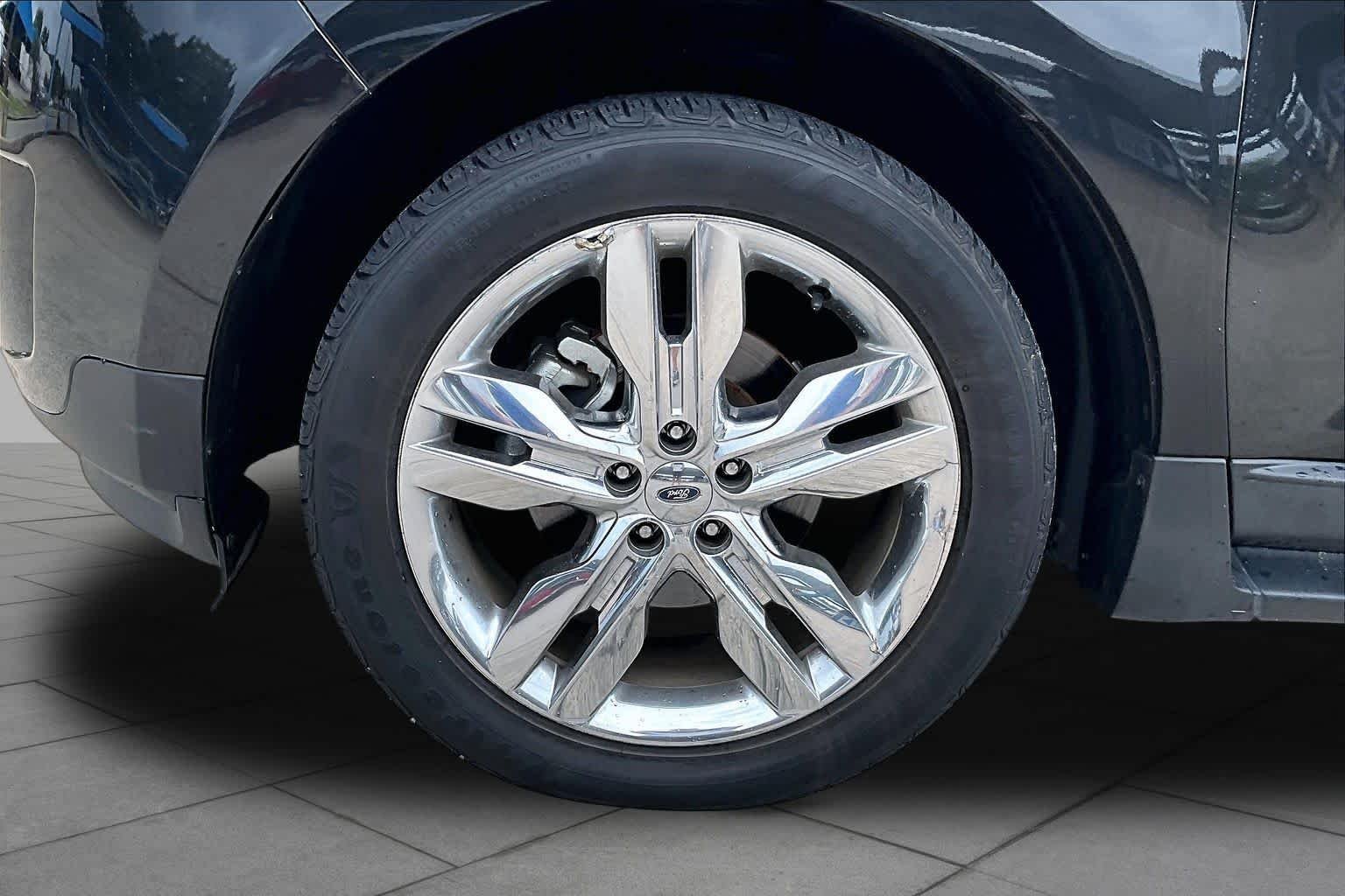 Used 2012 Tuxedo Black Metallic Ford SEL image 11