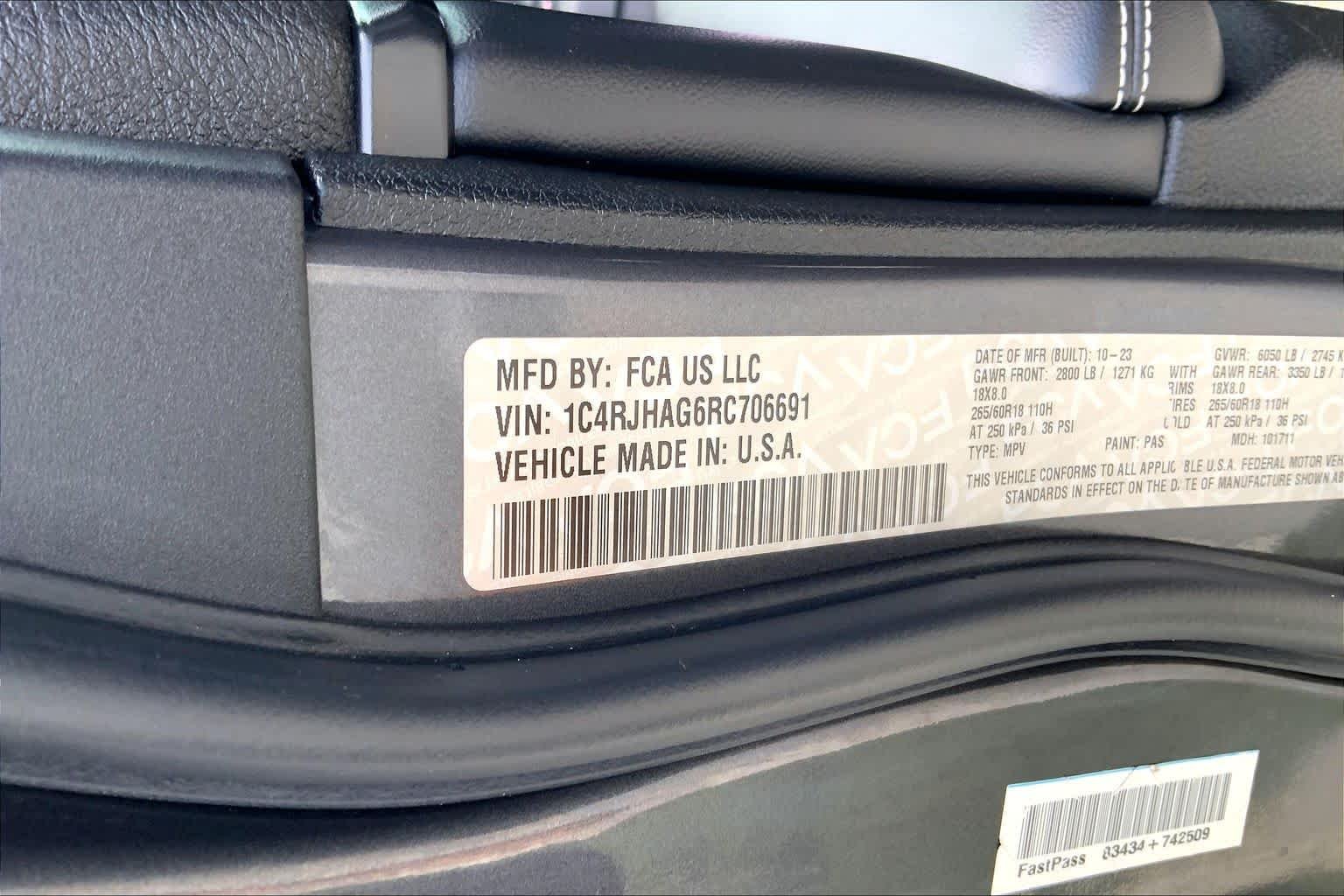Used 2024 Baltic Gray Metallic Clearcoat Jeep Laredo X image 32