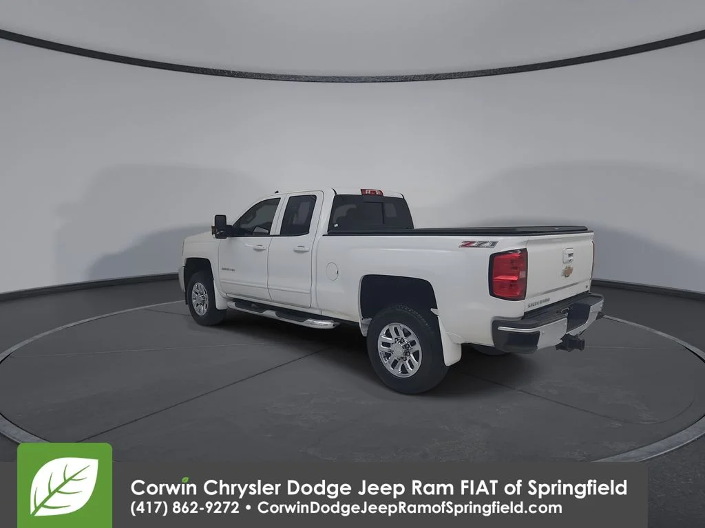 Used 2017 White Chevrolet LT image 11