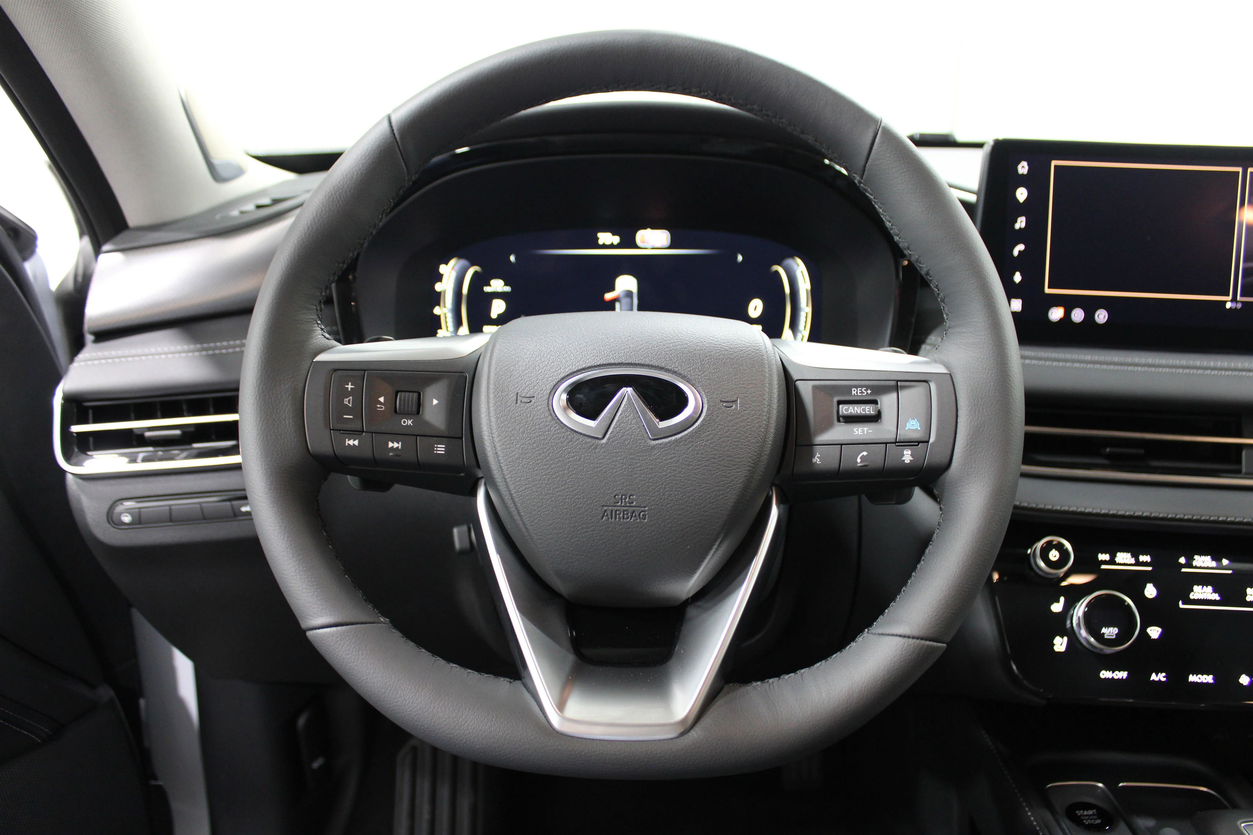 2027 INFINITI QX60 LUXE - Photo 9