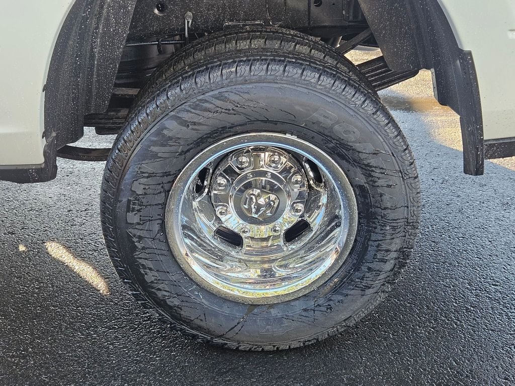 New 2026 Bright White Clear-Coat Exterior Paint RAM Tradesman image 9