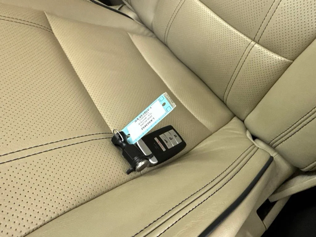Used 2020  Acura 3.5L Technology Pkg image 32