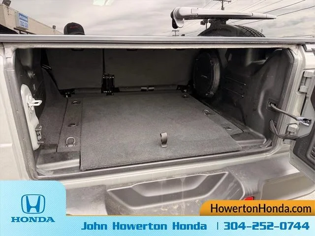 Used 2023 Gray Jeep Sahara image 27