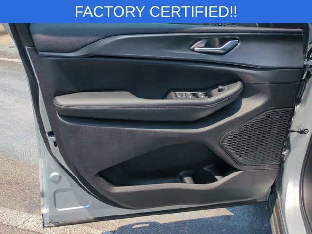 Used 2023 Silver Jeep Altitude image 12