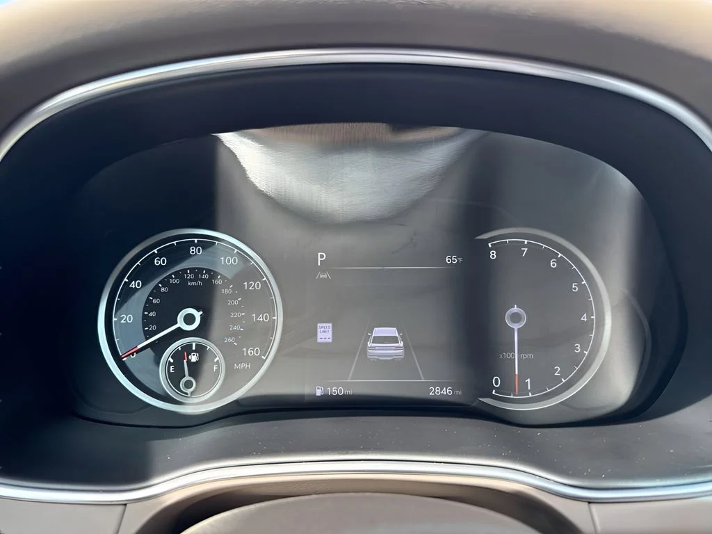 Used 2023  Genesis  image 28