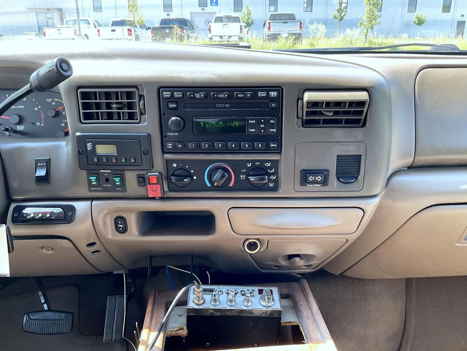 Used 2004 White Ford Lariat image 12