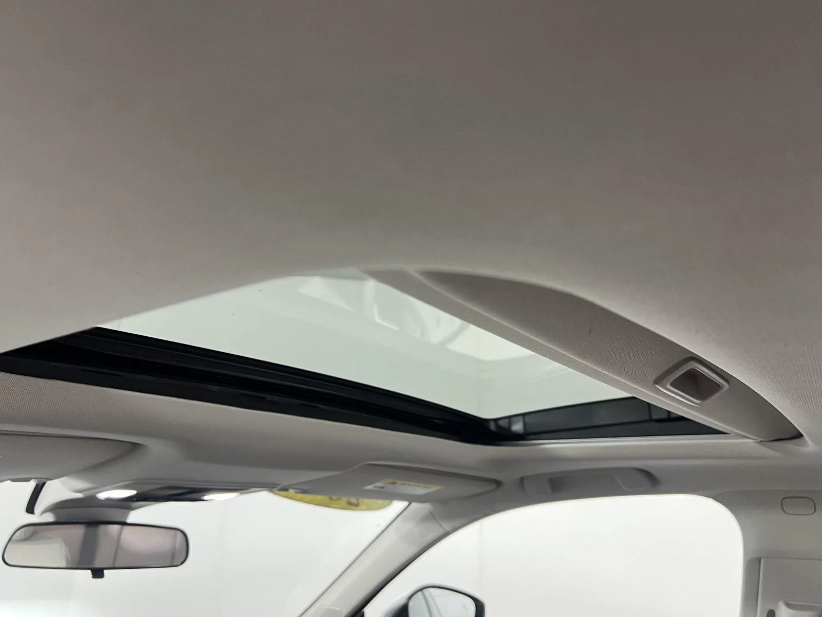 Used 2024 Platinum White Pearl Honda EX-L image 3