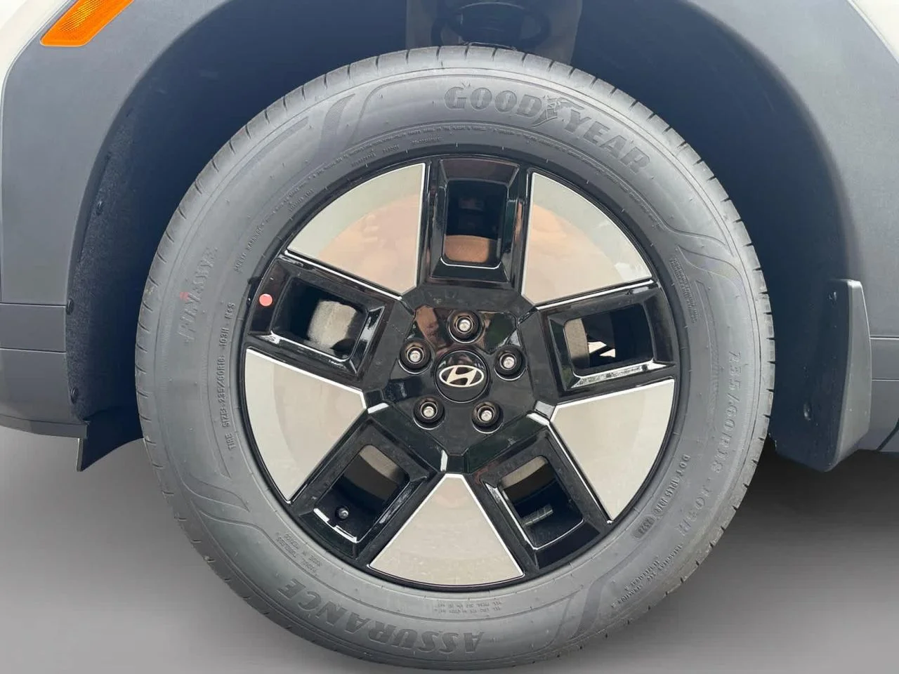 New 2027 White Hyundai SEL image 8