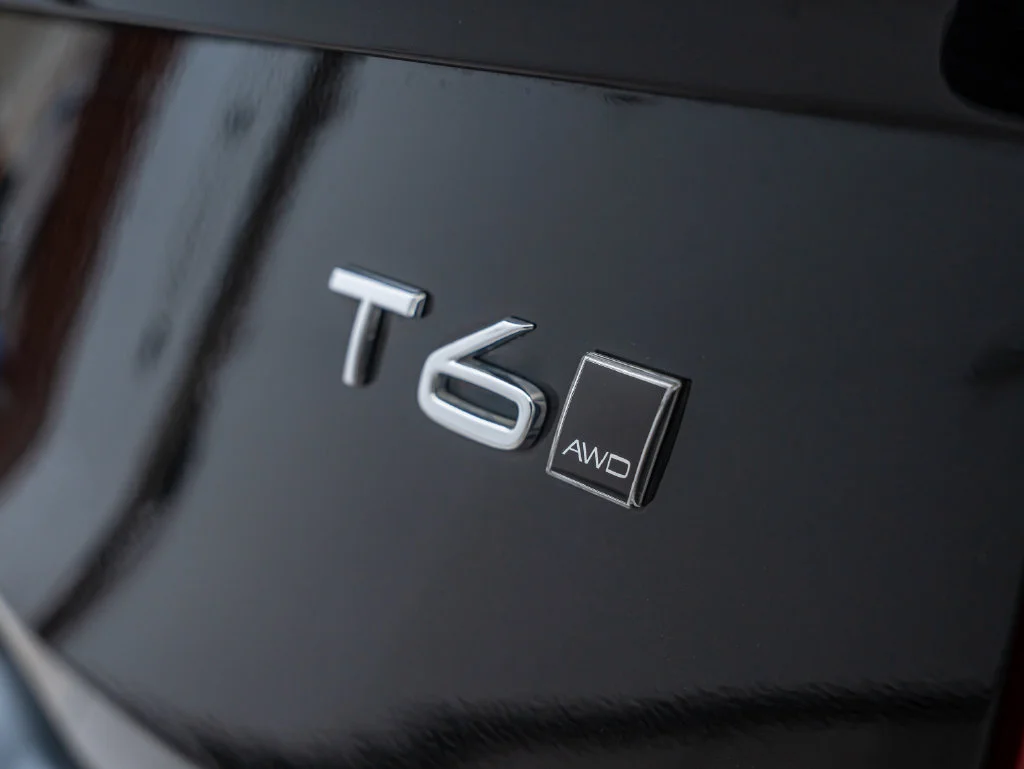 Used 2020 Onyx Black Metallic Volvo T6 Momentum image 20