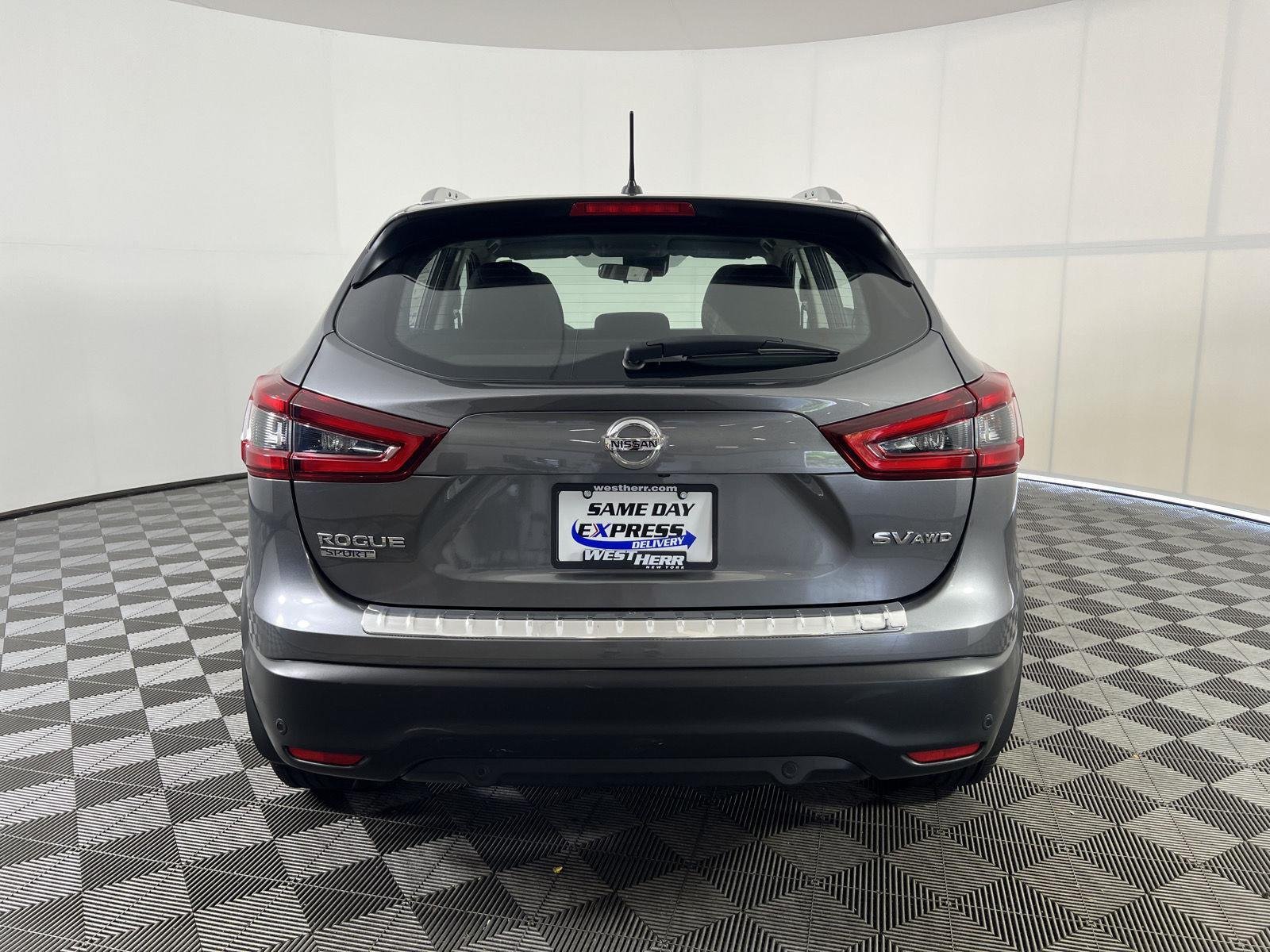 Used 2022 Gun Metallic Nissan SV image 4