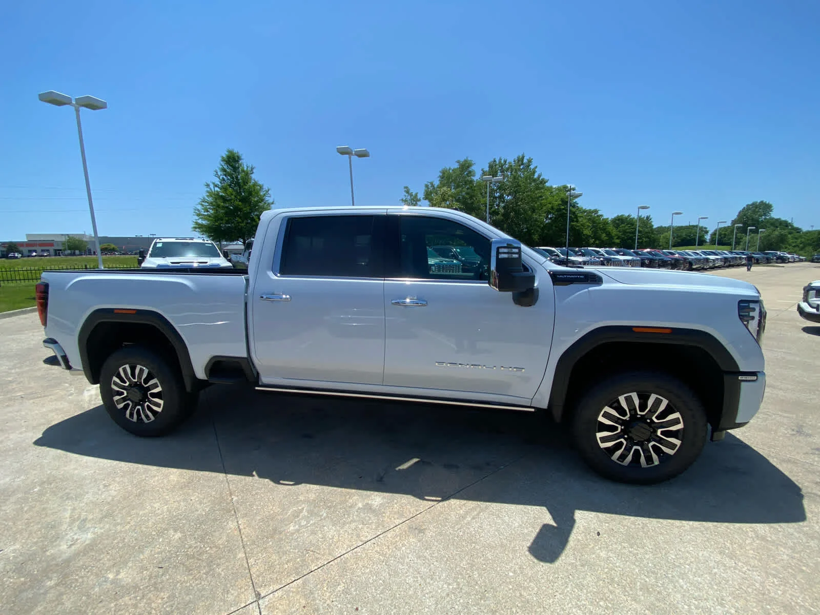 New 2026 Glacier White Tricoat GMC Denali Ultimate image 3