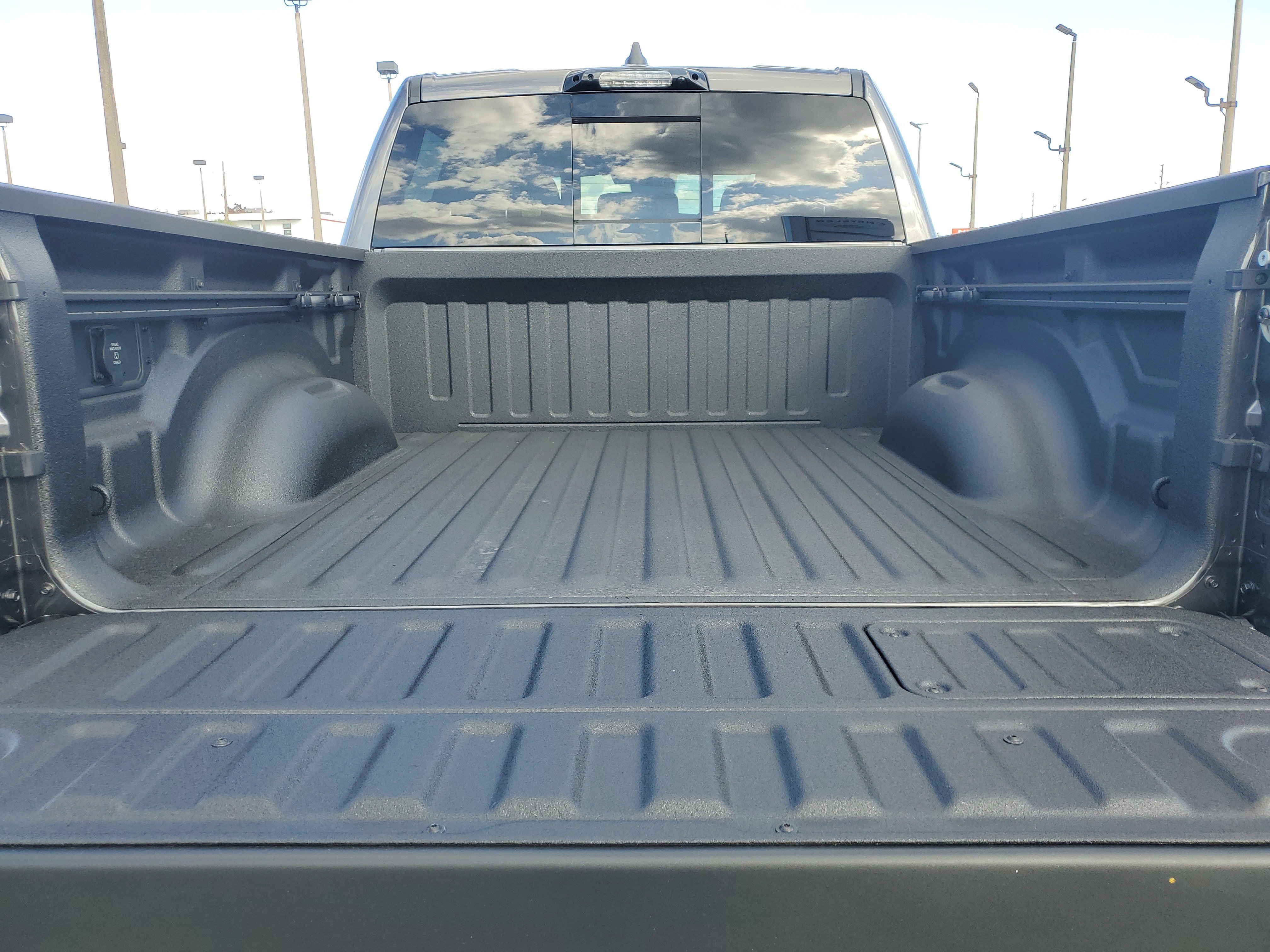 New 2026 Granite Crystal Metallic Clear-Coat Exterior Paint RAM Laramie image 7