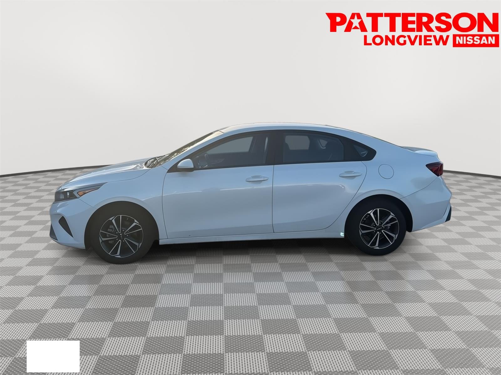 Used 2024 Snow White Pearl Kia LXS image 4