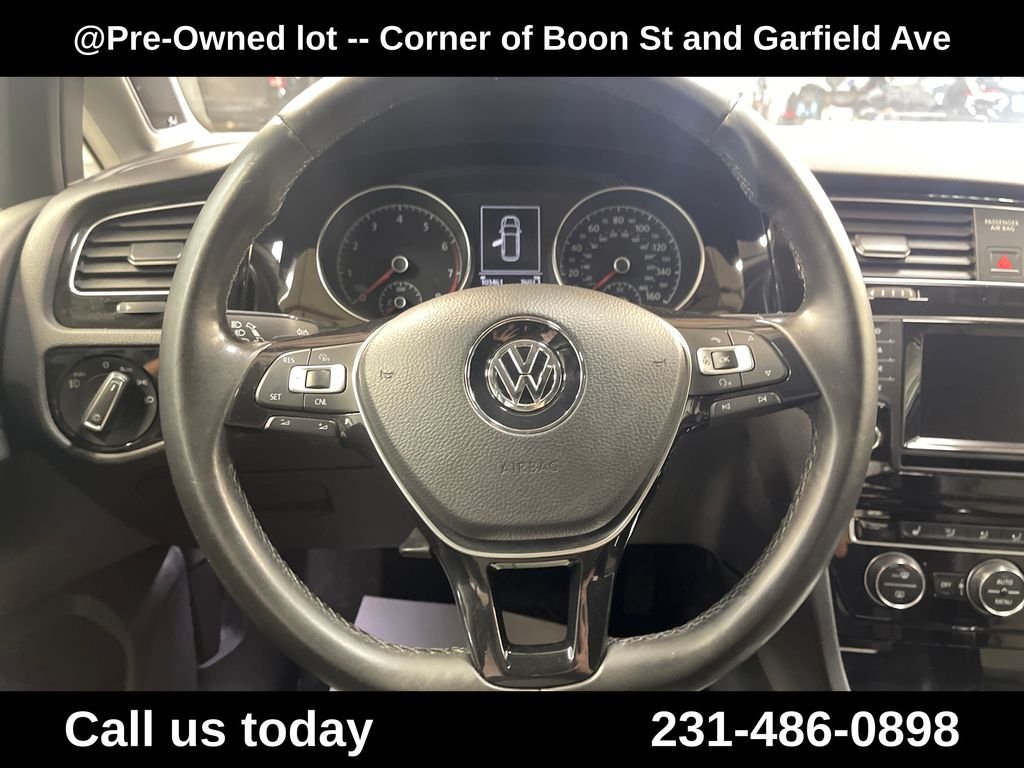 Used 2015  Volkswagen SEL image 19