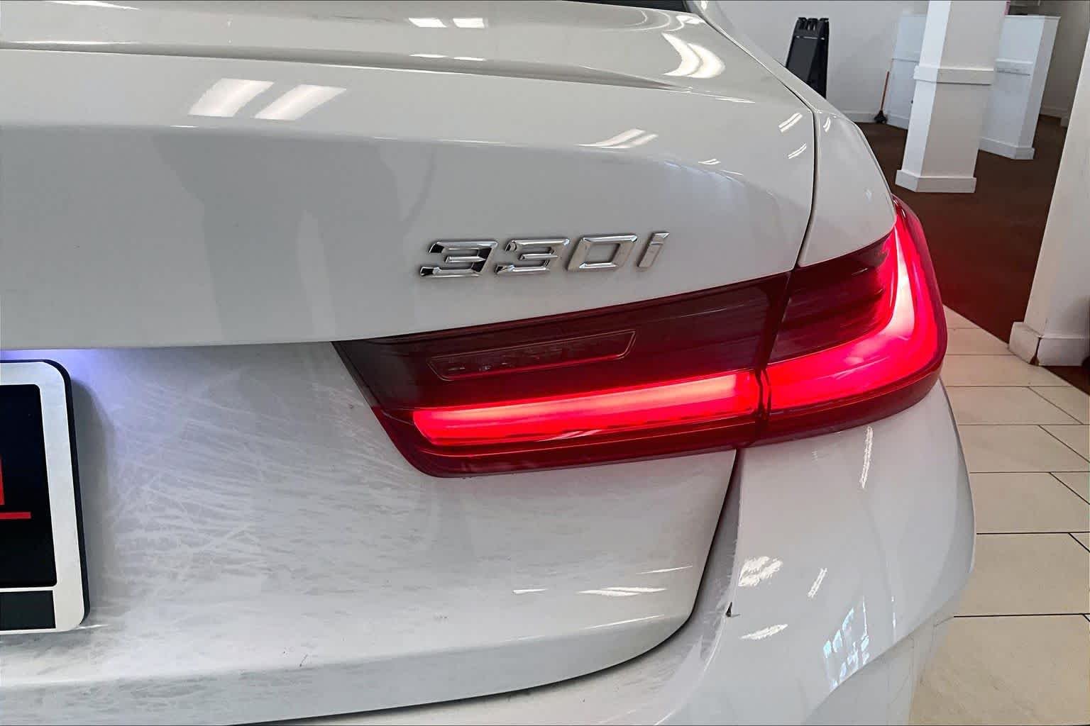 Used 2023 Alpine White BMW 330i image 28