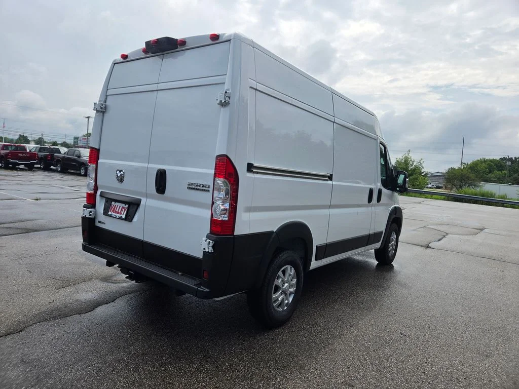 New 2024 White Ram 2500 image 7