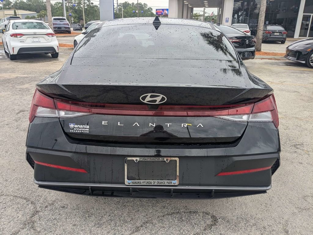 Used 2024 Black Hyundai SEL image 5