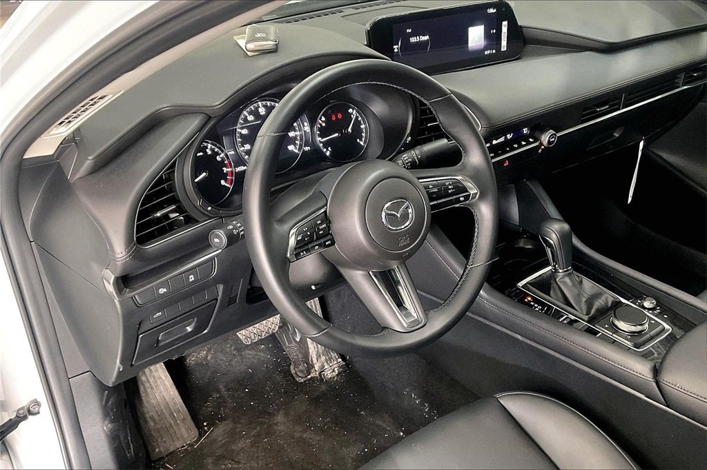 2025 MAZDA MAZDA3 - Image 13