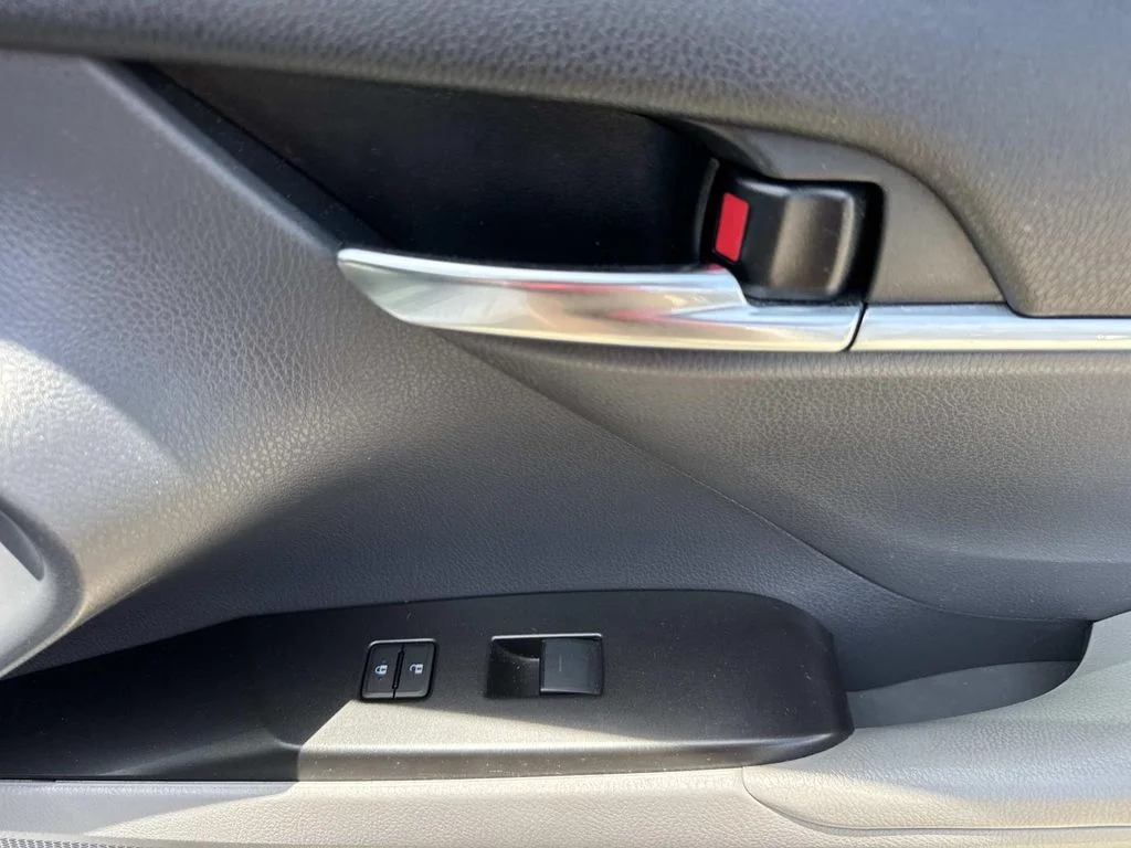 Used 2022 White Toyota SE image 14