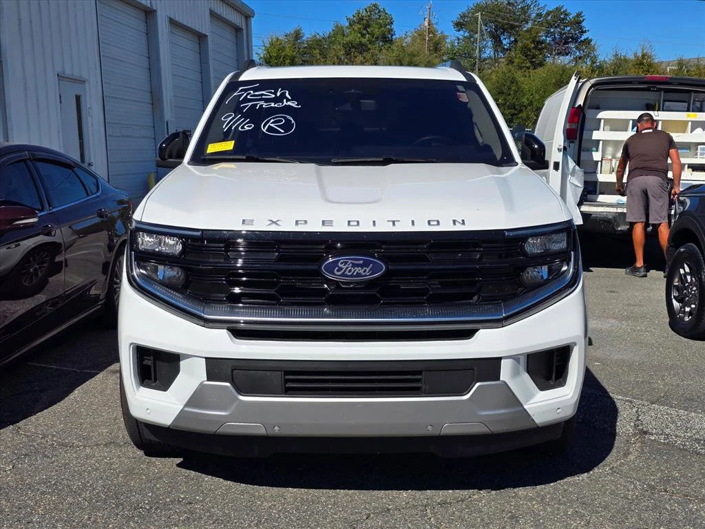Used 2025 White Ford Platinum image 9