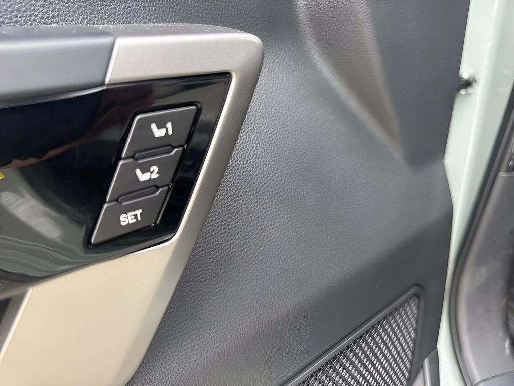 Used 2025  Toyota Limited image 5