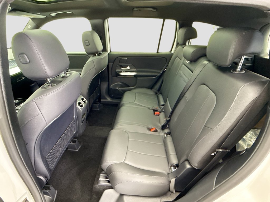 New 2026 Polar White Mercedes-Benz GLB 250 image 20