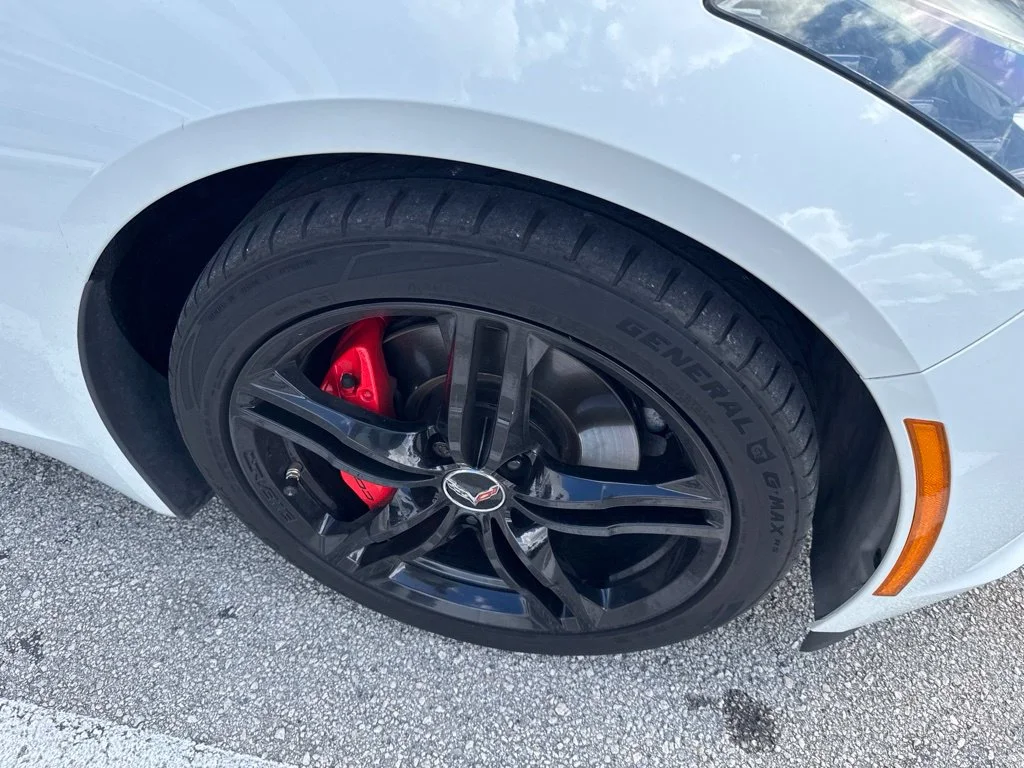 Used 2017 White Chevrolet Stingray image 7
