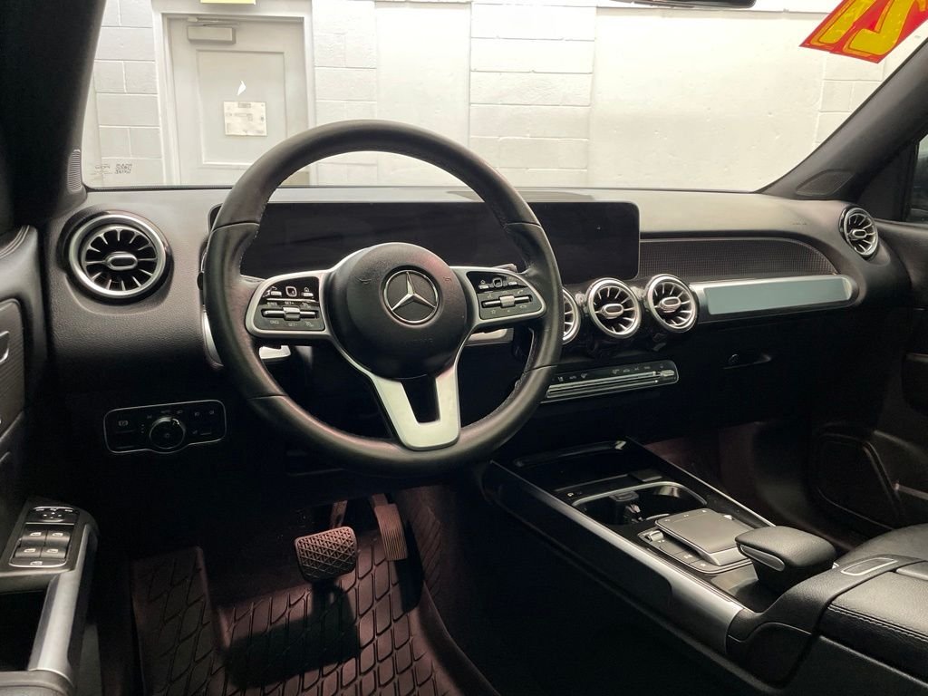 Used 2021 Gray Mercedes-Benz GLB 250 4MATIC® image 11