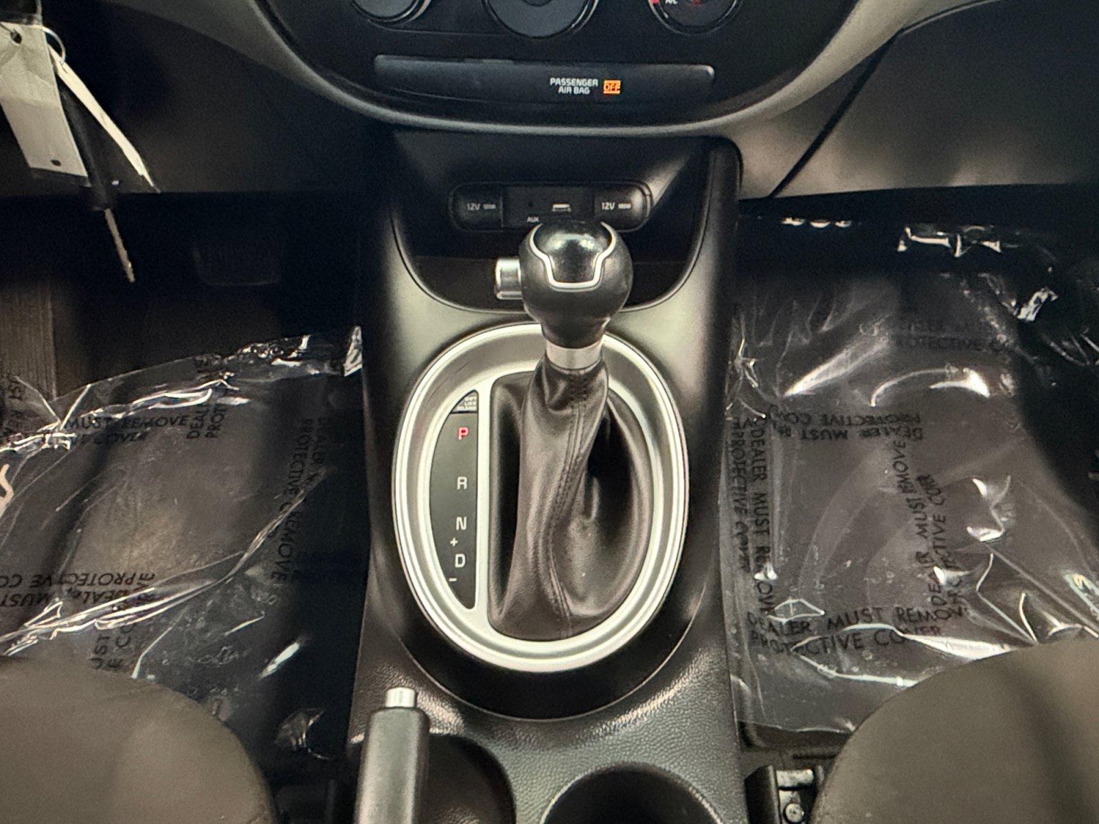 Used 2017 Clear White Kia  image 19