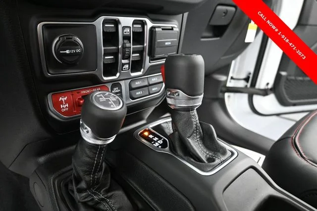 New 2026 Bright White Clear-Coat Exterior Paint Jeep Rubicon X image 29
