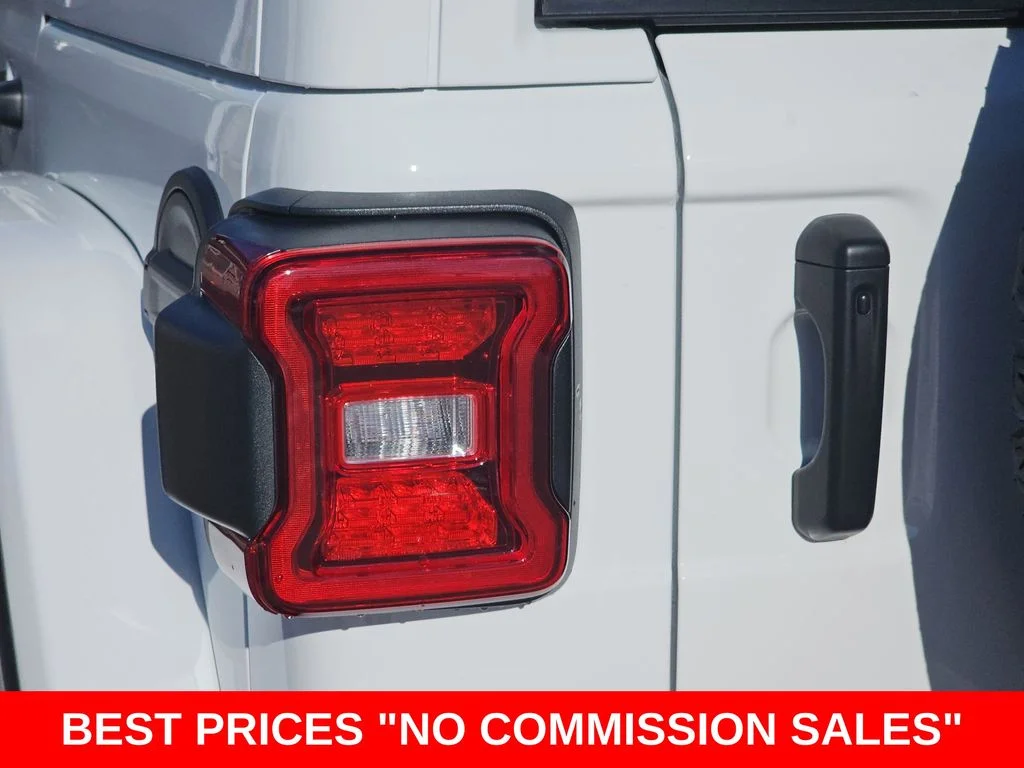New 2026 Bright White Clear-Coat Exterior Paint Jeep Rubicon X image 39